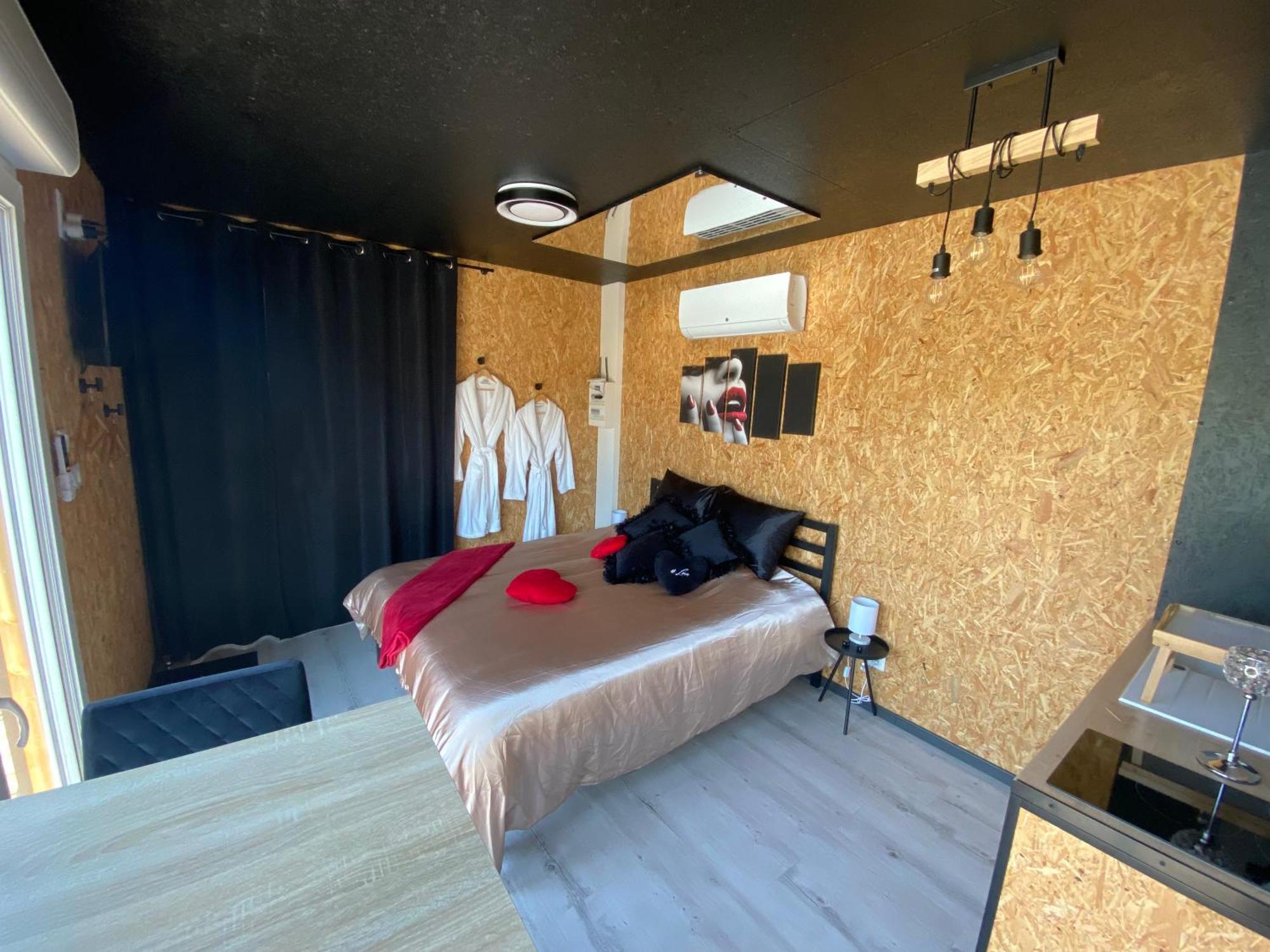 Mini Love Room Jacuzzi Privatif Urimenil Ngoại thất bức ảnh
